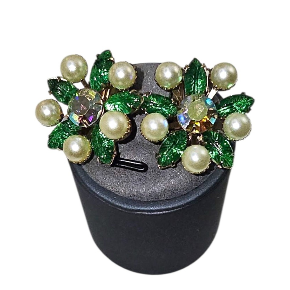 VTG Green Rhinestone Faux Pearl Aurora Borealis Center Flower Clip-On Earrings